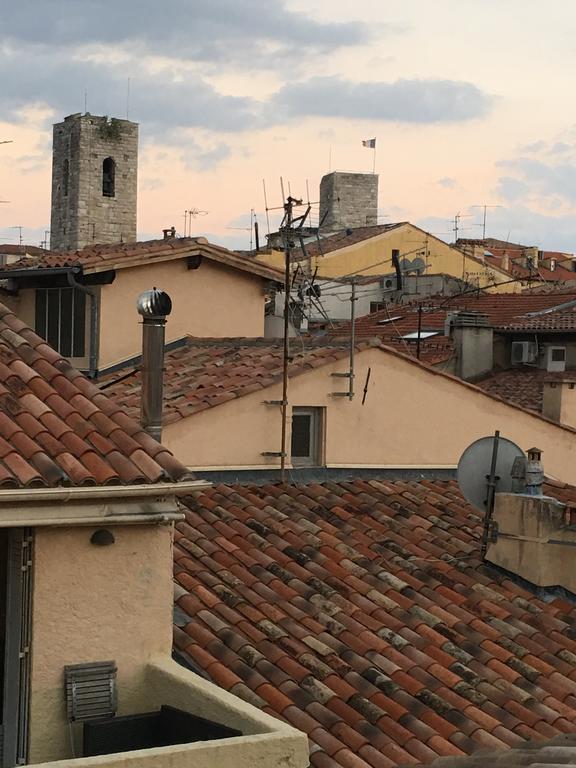 Ferienwohnung Light Filled Penthouse In Old Antibes. Heart Of The Riviera Exterior foto