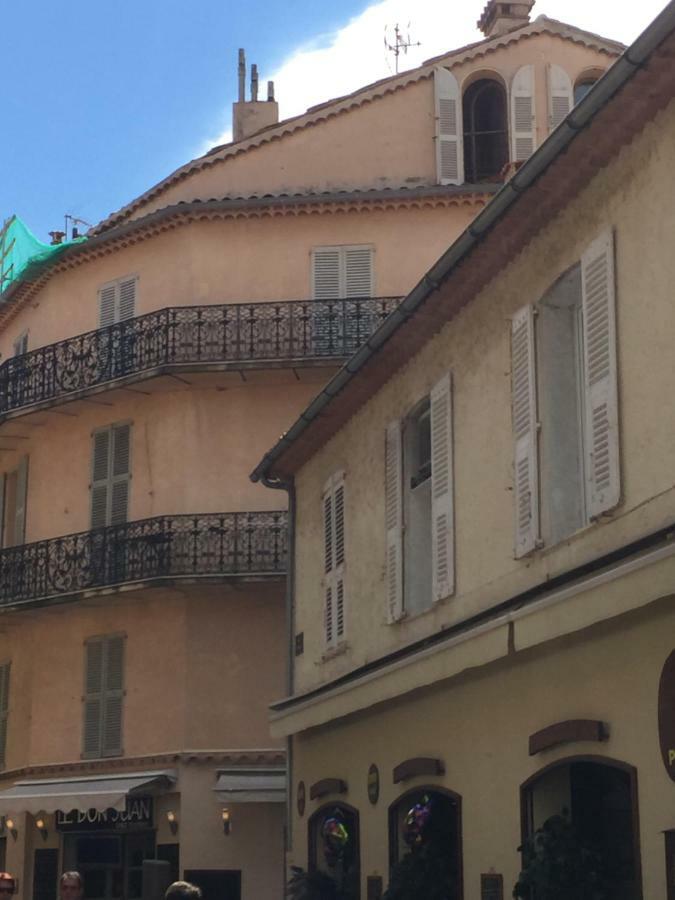 Ferienwohnung Light Filled Penthouse In Old Antibes. Heart Of The Riviera Exterior foto